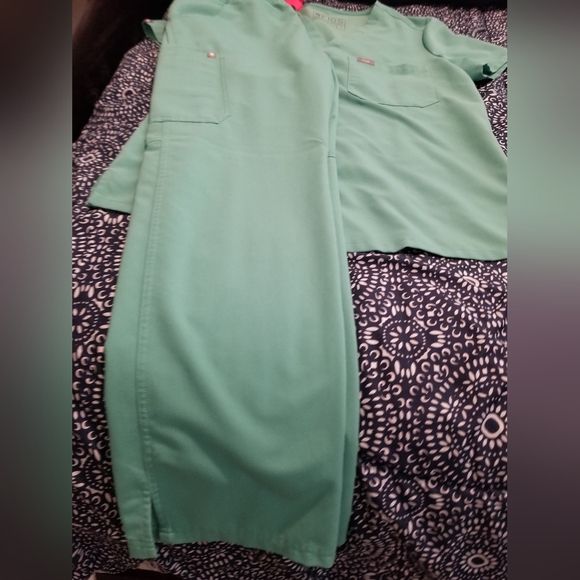 Figs Scrub Set - Picture 3 of 3